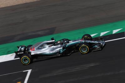 Hamilton mengalahkan Vettel untuk pemecah rekor pole GP Inggris keenam