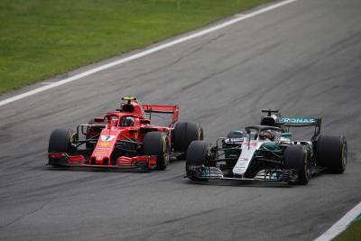 Hamilton tentang bentrokan Vettel: 'Itu adalah langkah balap'