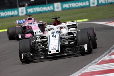 Ericsson 'marah' di dalam mobil setelah 'mengorbankan' balapan untuk Leclerc