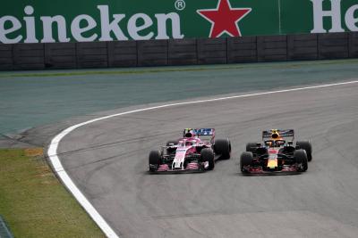 Force India mengecam teori konspirasi Ocon, yang disuruh lewat Verstappen