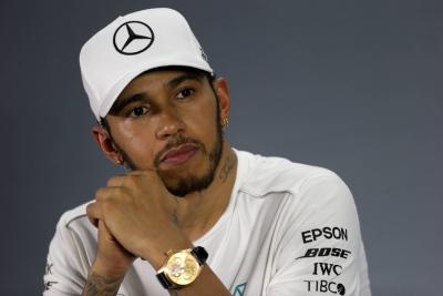 Gosip F1: 'Negatif dan iri' menyangkal pengakuan penuh Hamilton