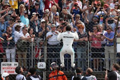 Hamilton dedicates ‘one of his best’ F1 poles to Lauda
