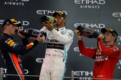Berapa lama lagi Lewis Hamilton akan balapan di F1?
