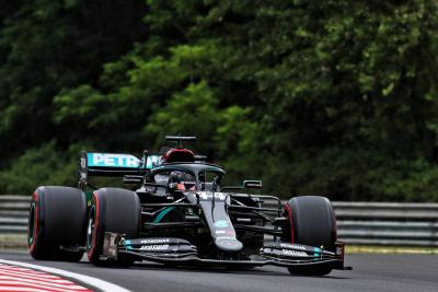 Hamilton menciptakan kecepatan yang luar biasa dalam pembukaan latihan GP F1 Hongaria
