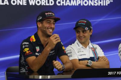 Ricciardo yet to discuss 2019 F1 plans with Red Bull