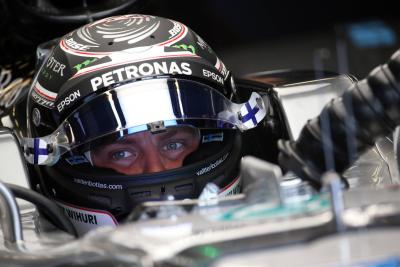 Bottas reveals first look at 2018 F1 helmet