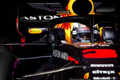 Ricciardo mencetak rekor lap baru saat McLaren menderita