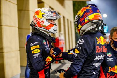 (L to R): Max Verstappen (NLD) Red Bull Racing merayakan posisi kedua dengan rekan setimnya yang berada di posisi ketiga Alexander Albon (THA) Red Bull Racing.