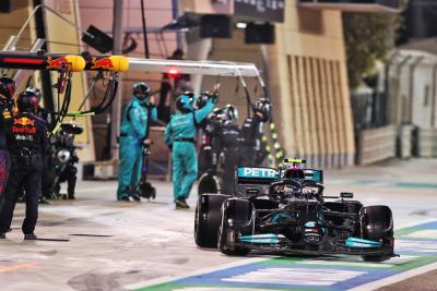 Valtteri Bottas (FIN) Mercedes AMG F1 W12 makes a pit stop.