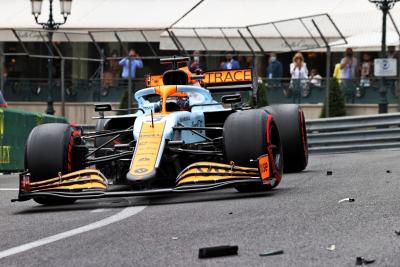 Daniel Ricciardo (AUS) McLaren MCL35M passes debris of Mick Schumacher (GER) Haas VF-21.