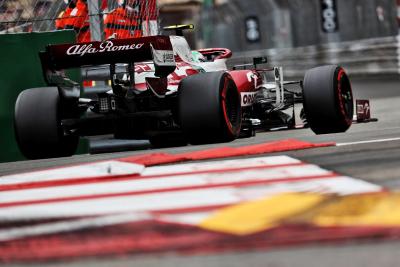 Antonio Giovinazzi (ITA) Alfa Romeo Racing C41.