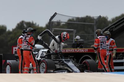 Yuki Tsunoda (JPN) AlphaTauri AT02 crashed in qualifying.