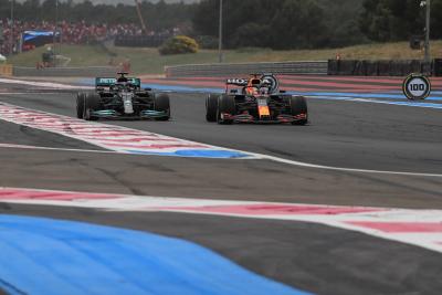 Max Verstappen (NLD), Red Bull Racing overtakes Lewis Hamilton (GBR), Mercedes AMG F1 in the last lap 