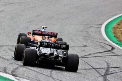Lando Norris (GBR) McLaren MCL35M leads Lewis Hamilton (GBR) Mercedes AMG F1 W12.