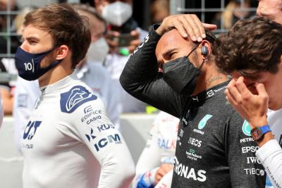 Lewis Hamilton (GBR) Mercedes AMG F1 di grid.