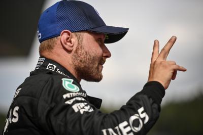 Valtteri Bottas (FIN) Mercedes AMG F1 merayakan posisi keduanya di parc ferme.