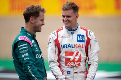 (L to R): Sebastian Vettel (GER) Aston Martin F1 Team dan Mick Schumacher (GER) Haas F1 Team - Peluncuran Mobil 2022.