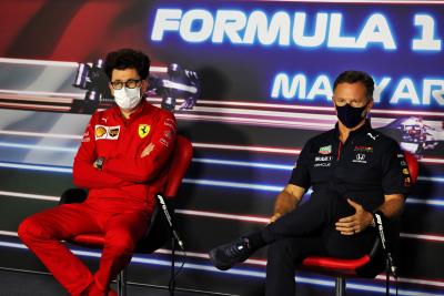 (L to R): Mattia Binotto (ITA) Team Principal Ferrari dan Christian Horner (GBR) Red Bull Racing Team Principal dalam Konferensi Pers FIA.