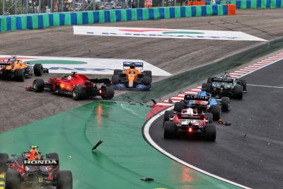 Crash at the start of the race - Sergio Perez (MEX) Red Bull Racing RB16B, Charles Leclerc (MON) Ferrari SF-21; Daniel Ricciardo (AUS) McLaren MCL35M and Lando Norris (GBR) McLaren MCL35M.