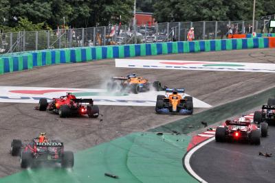 Crash at the start of the race - Sergio Perez (MEX) Red Bull Racing RB16B, Charles Leclerc (MON) Ferrari SF-21; Daniel Ricciardo (AUS) McLaren MCL35M and Lando Norris (GBR) McLaren MCL35M.