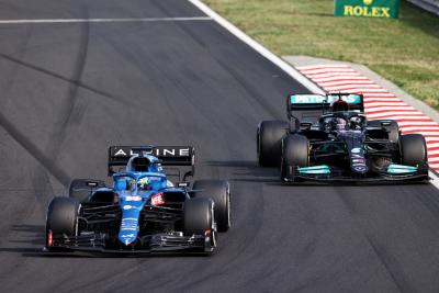 Lewis Hamilton (GBR) Mercedes AMG F1 W12 and Fernando Alonso (ESP) Alpine F1 Team A521 battle for position.