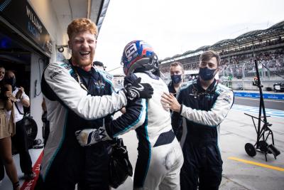 George Russell (GBR) Williams Racing celebrates ninth position with the team.