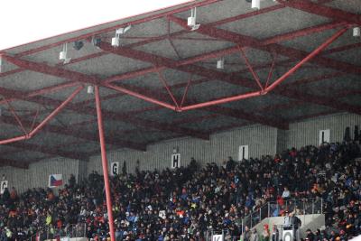 Circuit atmosphere - fans in the grandstand.