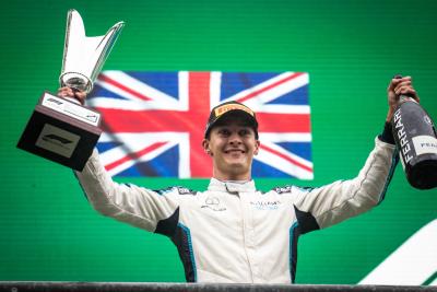 George Russell (GBR) Williams Racing merayakan posisi keduanya di podium.