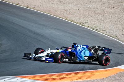 George Russell (GBR) Williams Racing FW43B spun off the circuit during qualifying.