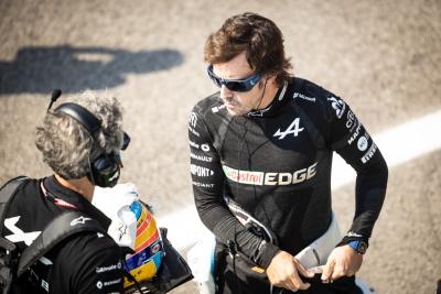 Fernando Alonso (ESP) Alpine F1 Team with Edoardo Bendinelli (ITA) Alpine F1 Team Personal Trainer on the grid.