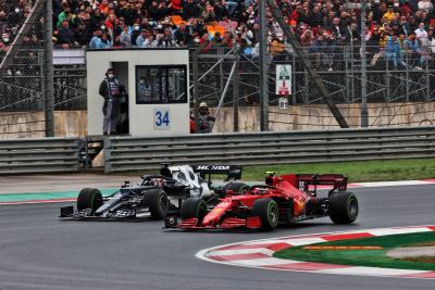 Carlos Sainz Jr (ESP) Ferrari SF-21 and Yuki Tsunoda (JPN) AlphaTauri AT02 battle for position.