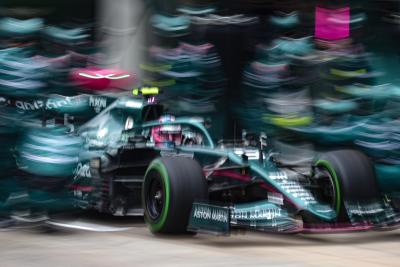 Sebastian Vettel (GER) Aston Martin F1 Team AMR21 makes a pit stop.