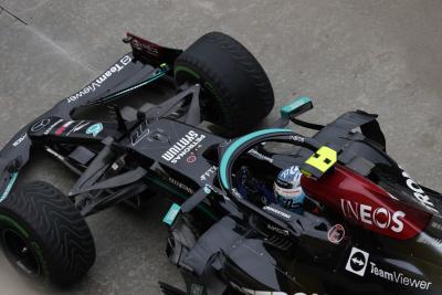 Valtteri Bottas (FIN) Mercedes AMG F1 and his worn tyres after the race.