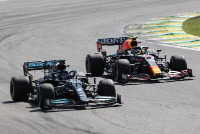 Lewis Hamilton (GBR) Mercedes AMG F1 W12 and Sergio Perez (MEX) Red Bull Racing RB16B battle for position.