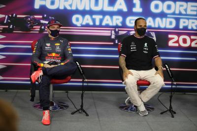 (L to R): Max Verstappen (NLD) Red Bull Racing and Lewis Hamilton (GBR) Mercedes AMG F1, in the post