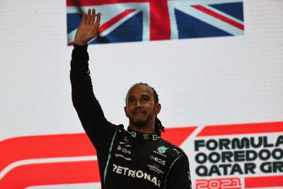 Juara 1 Lewis Hamilton (GBR) Mercedes AMG F1 W12.