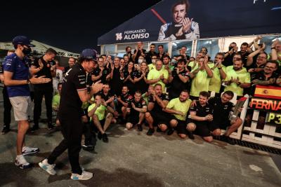 Fernando Alonso (ESP) Alpine F1 Team celebrates his third position with Esteban Ocon (FRA) Alpine F1 Team and the team.