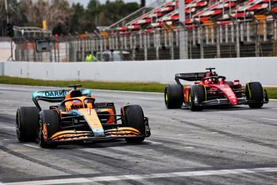 Daniel Ricciardo (AUS) McLaren MCL36 and Carlos Sainz Jr (ESP) Ferrari F1-75.