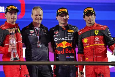 Podium (L ke Kanan): Charles Leclerc (MON) Ferrari, kedua; Paul Monaghan (GBR) Red Bull Racing Chief Engineer; Max Verstappen (NLD) Red Bull Racing, pemenang balapan; Carlos Sainz Jr (ESP) Ferrari, ketiga.