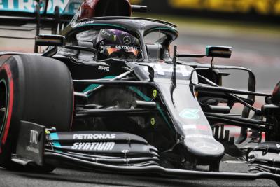 Mercedes 'tidak boleh terbawa suasana' dengan keunggulan awal F1 - Wolff