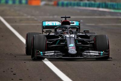 Hamilton explains “crucial risk” of F1 fastest lap bonus point