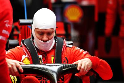 Vettel mempertimbangkan untuk bergabung dengan rival F1 dalam balapan sim
