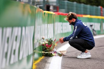 F1 mengingat kehilangan bintang Hubert 12 bulan setelah tragedi