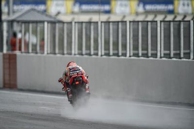 Marquez memimpin FP1 basah yang terkena bendera merah