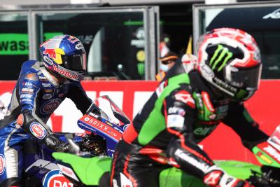 Toprak Razgatlioglu and Jonathan Rea, French WorldSBK Superpole race, 5 September 2021