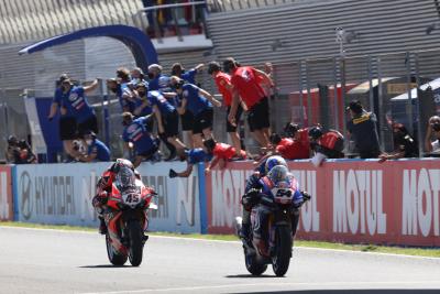 Toprack Razgatlioglu and Scott Redding, Jerez WorldSBK race2, 26 September 2021