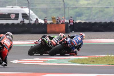 Toprak Razgatlioglu and Jonathan Rea, Indonesian WorldSBK race1, 21 November 2021