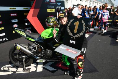 Bintang MotoGP mengucapkan selamat kepada juara wanita pertama Carrasco