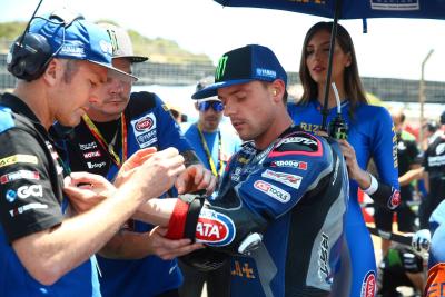 Lowes declared fit to race despite Rea collision injury