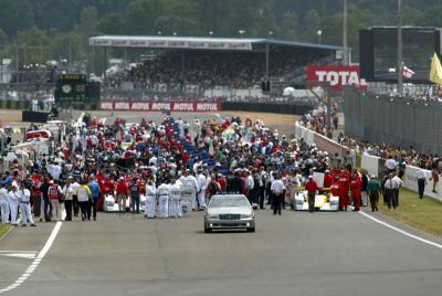 Jaguar, Dunlop honour Le Mans history.
